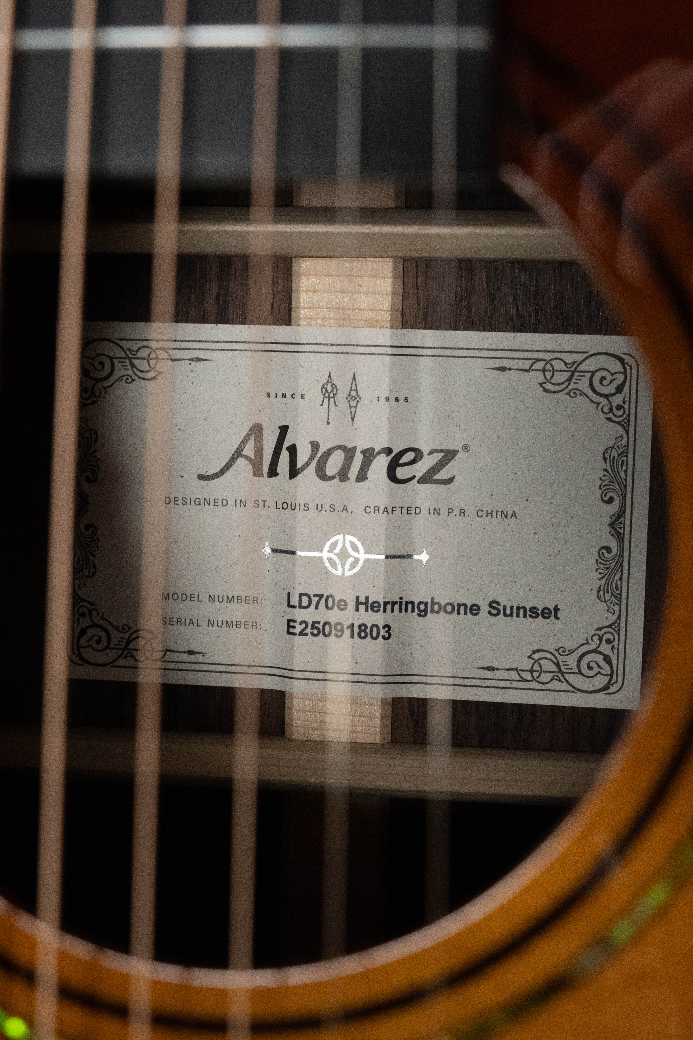 Alvarez LD70e Sitka/Rosewood Herringbone Sunset Dreadnought Guitar w/LR Baggs Electronics #1803 - Image 4