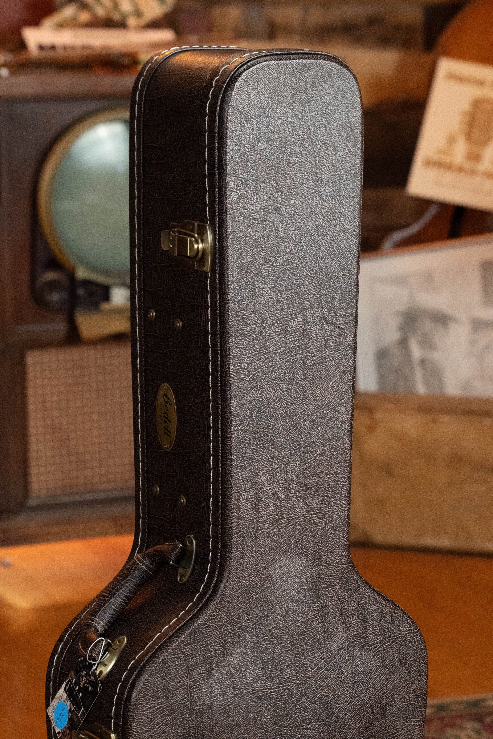Bedell Dark Brown Hardshell Dreadnought Guitar Case - Image 3