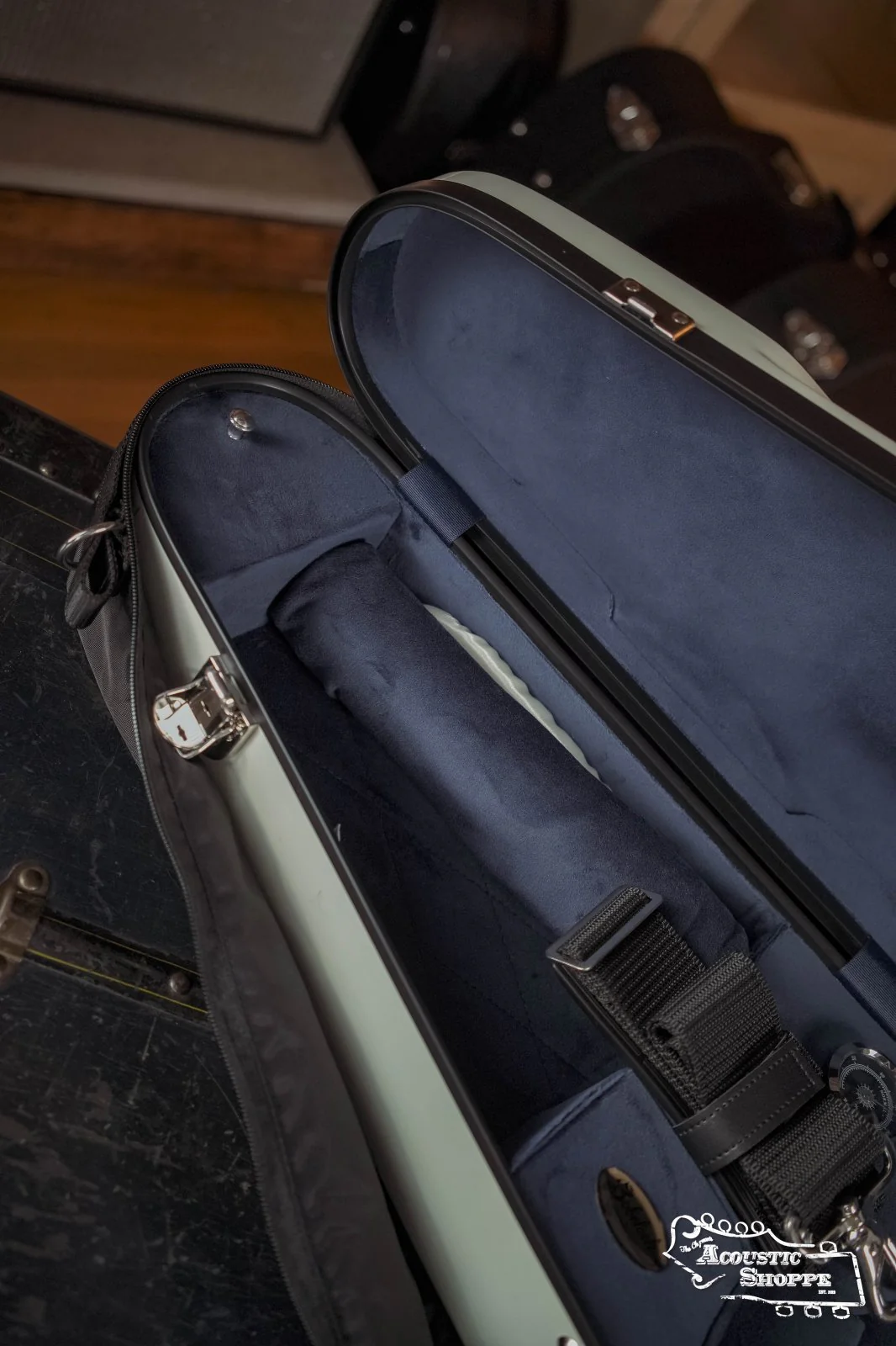 Bobelock Arrow Ivory/Blue F-Style Fiberglass Mandolin Case B6-1029FBLS-IVBU - Image 9