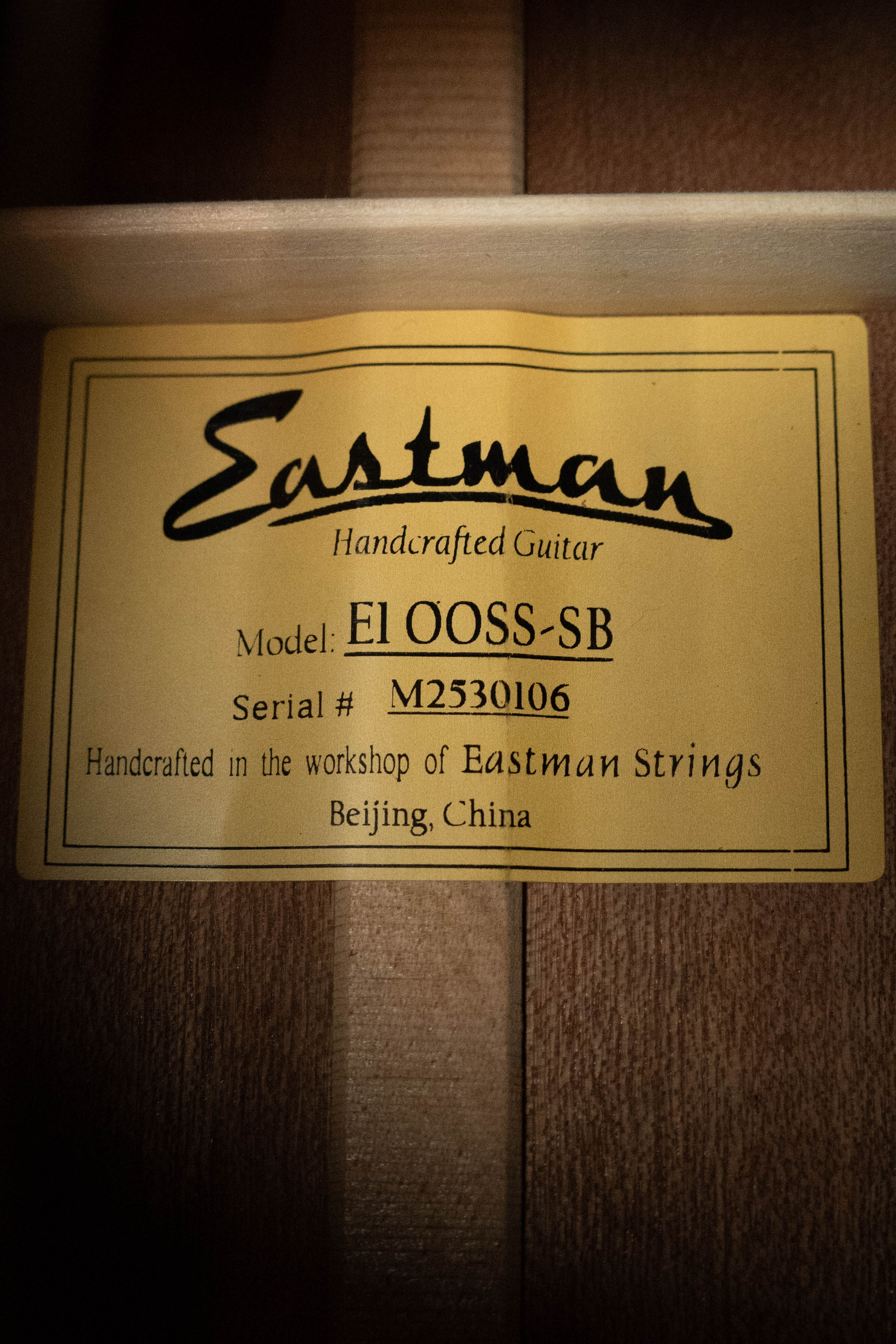 Eastman E1OOSS-SB Sitka/Sapele Sunburst OO Slope Shoulder Acoustic Guitar #0106 - Image 4