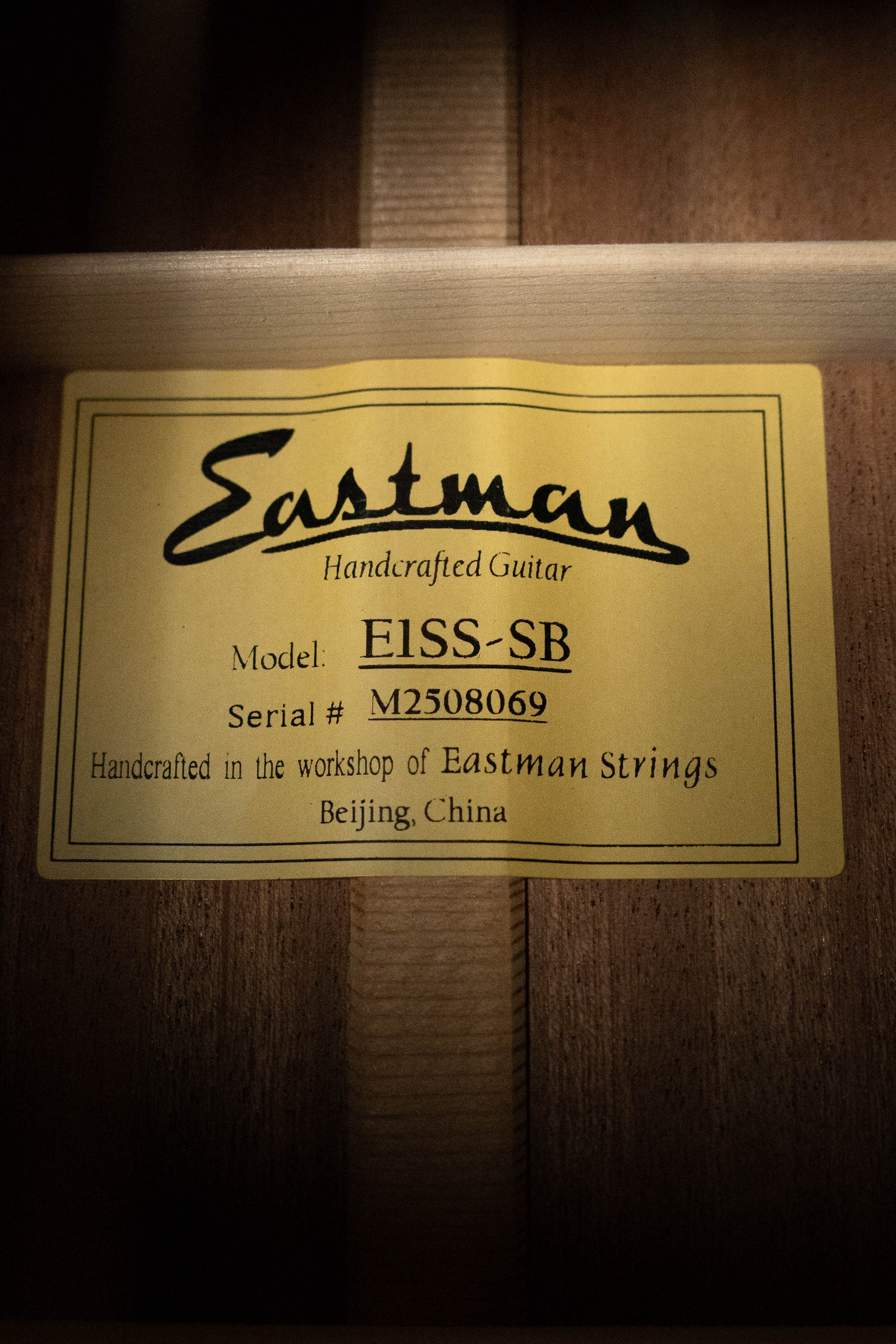 Eastman E1SS-SB Sitka/Sapele Sunburst Slope Shoulder Dreadnought Acoustic Guitar #8069 - Image 4