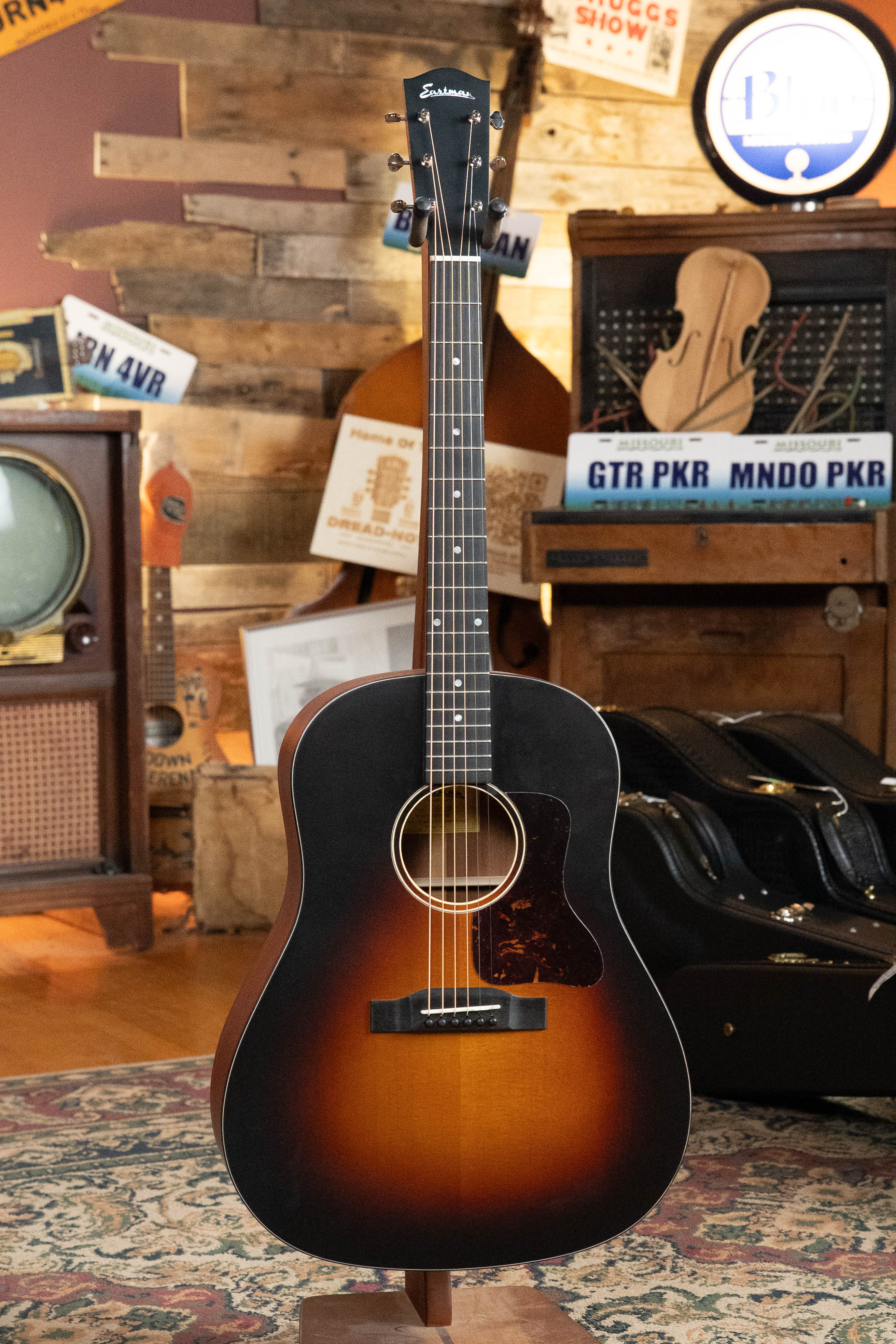 Eastman E1SS-SB Sitka/Sapele Sunburst Slope Shoulder Dreadnought Acoustic Guitar #8069 - Image 6