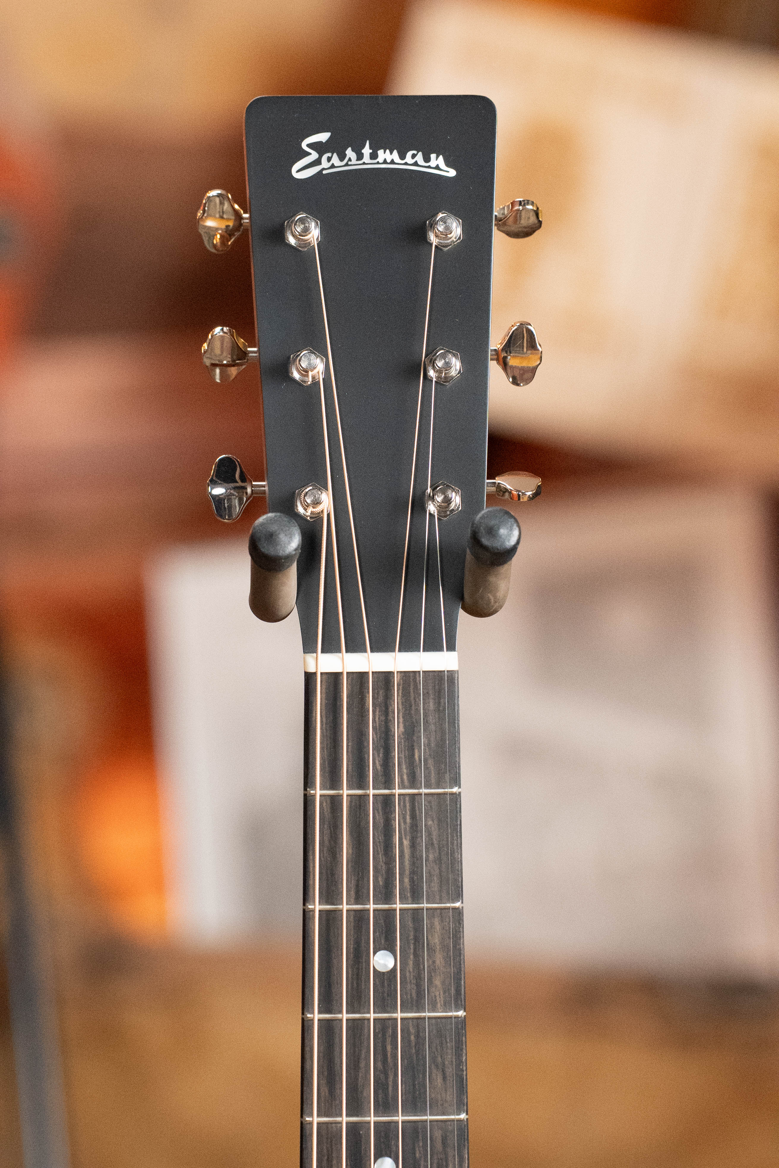 Eastman E2OM-DLX-SB Cedar/Sapele Sunburst Guitar w/Fishman Pickup #4927 - Image 8