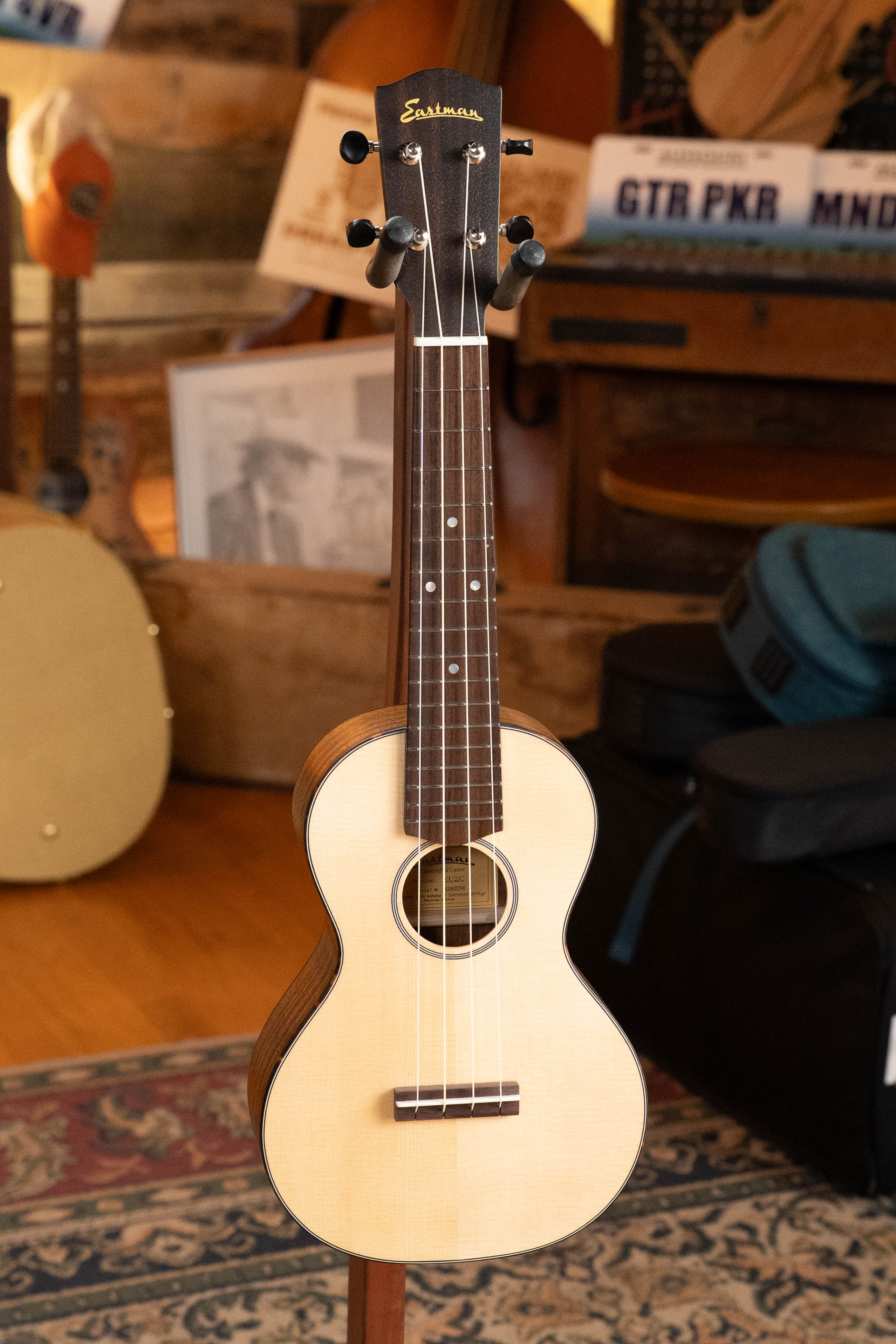 Eastman EU2-C Sitka/Ovangkol Concert Ukulele #6794 - Image 5