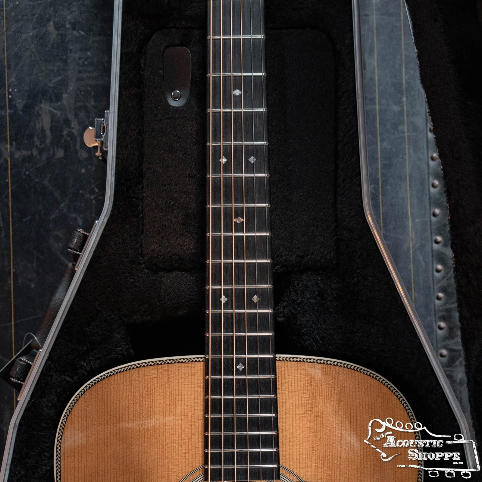 Gator Classic Deluxe Molded Case for Dreadnought Guitars (GC-DREAD) - Image 4