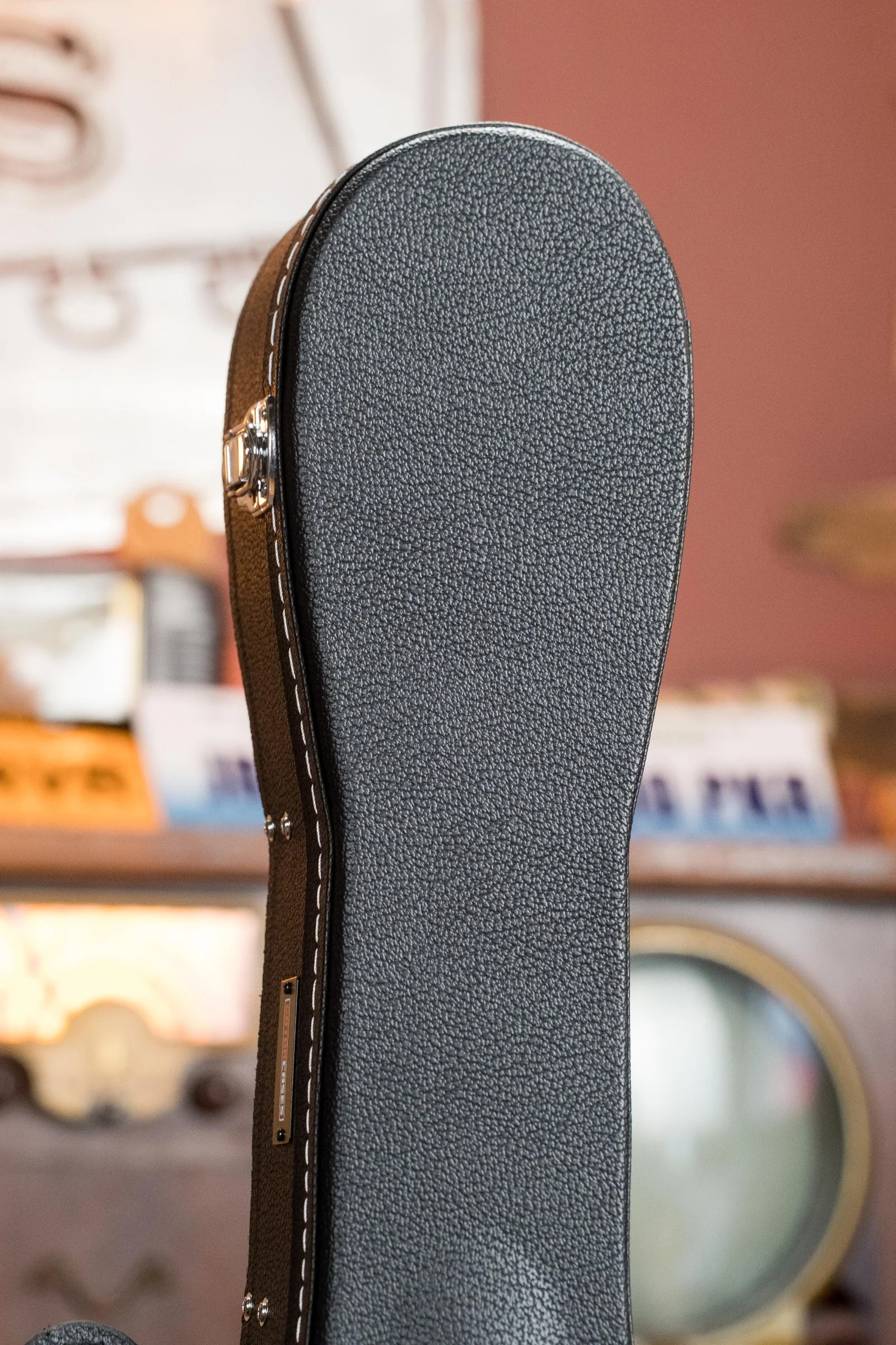 Gator Classical Guitar Deluxe Wood Case - Image 4