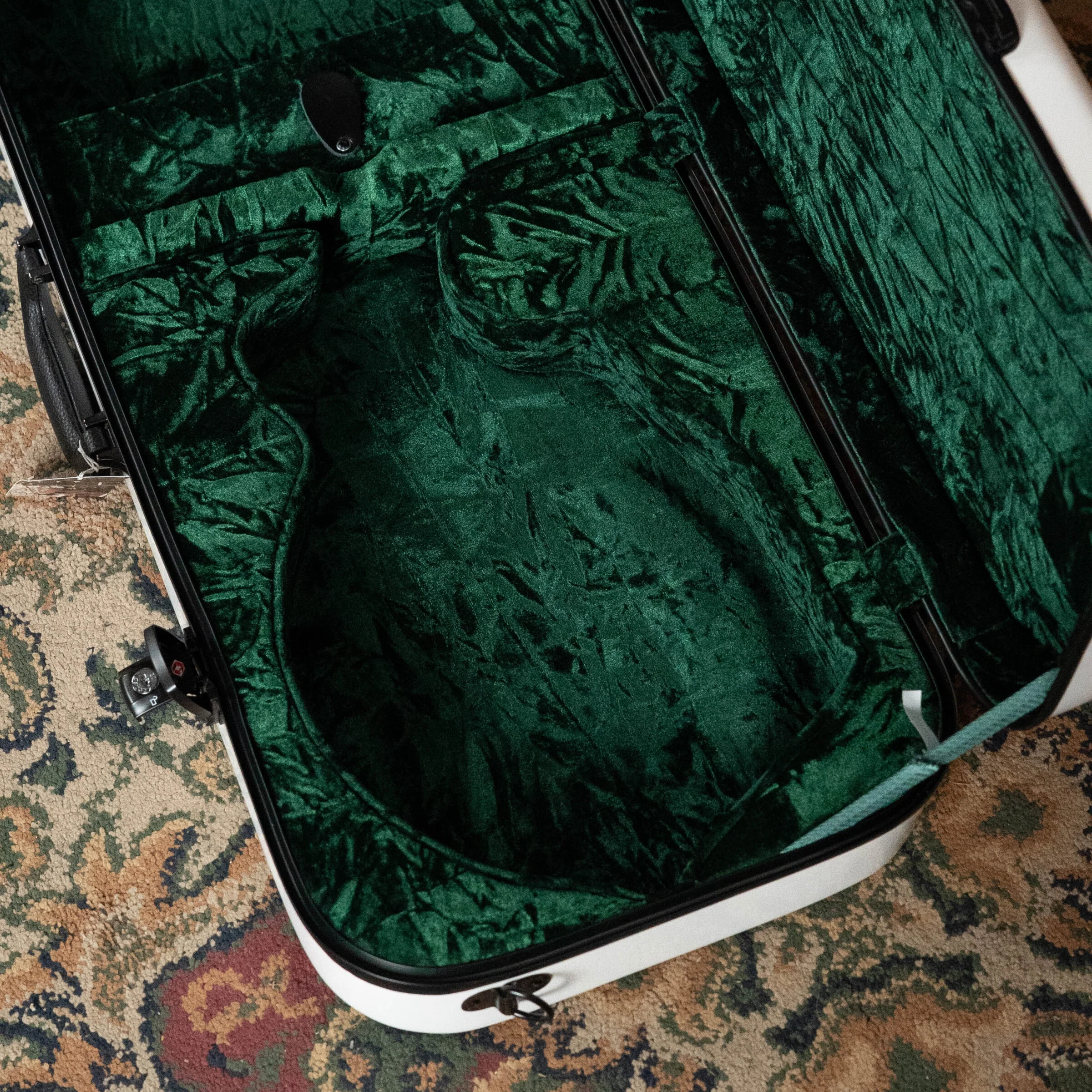 KLOS White Mandolin Hardshell Case - Image 5