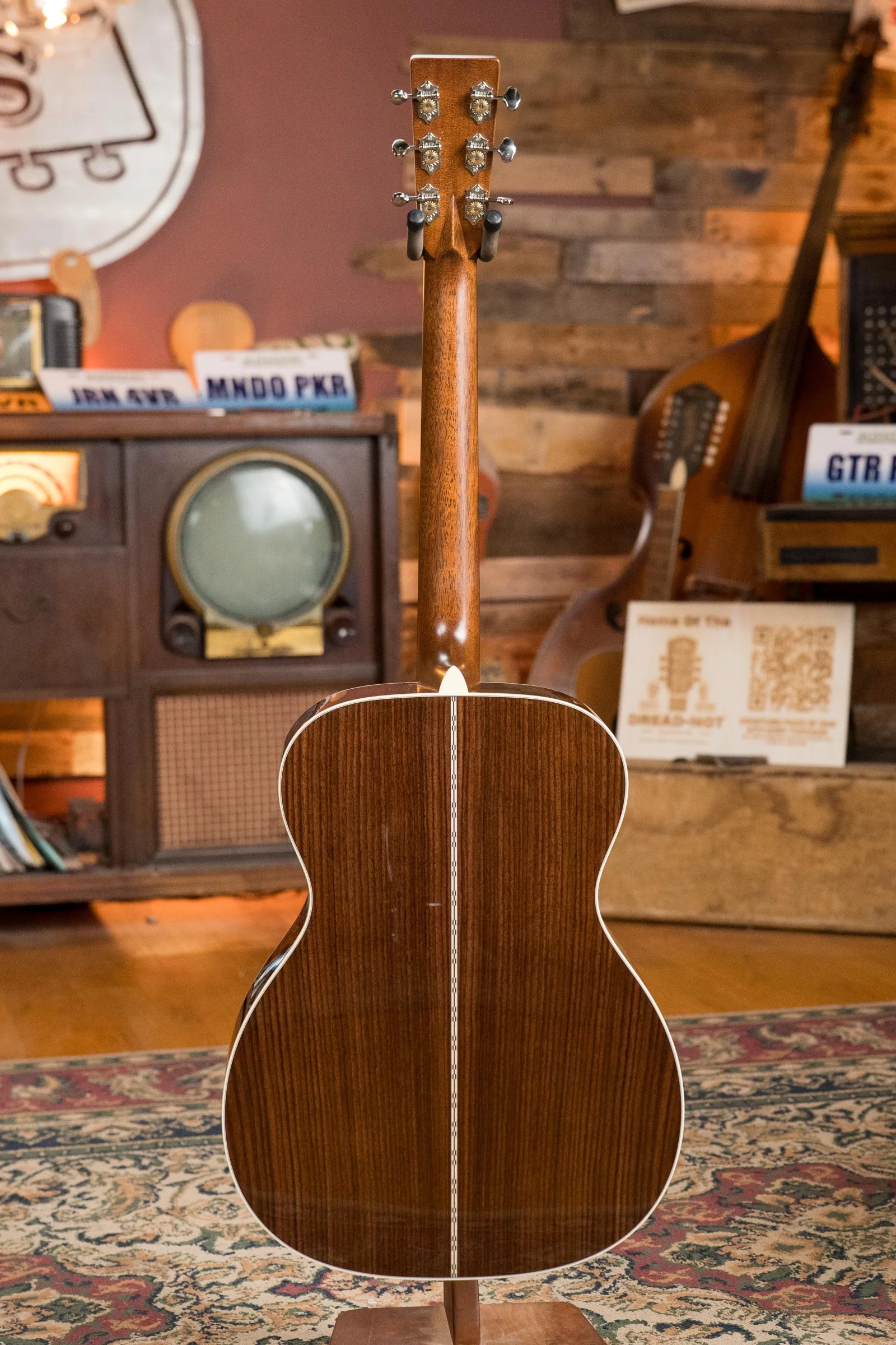 Martin OM-28 Spruce/Indian Rosewood OM Acoustic Guitar #6694 - Image 9