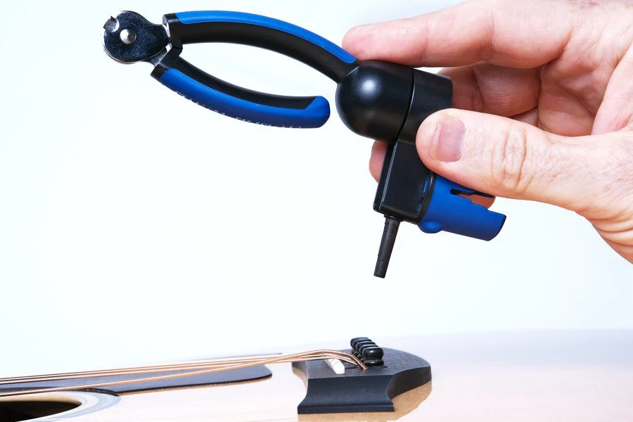 Music Nomad GRIP ONE - All in ONE String Winder, Cutter, Puller (MN223) - Image 4