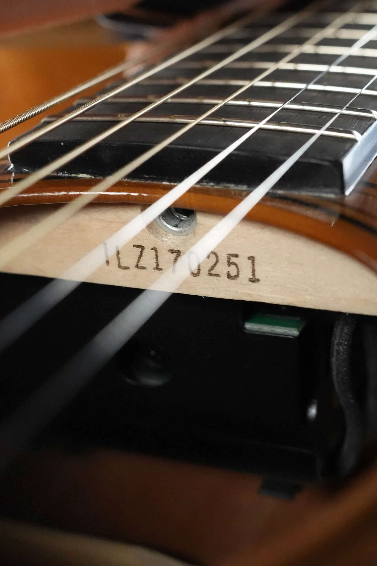Yamaha TAS3C-SBD Sitka/Mahogany Sandburst Concert Guitar w/the NEWEST TransAcoustic System #0251 - Image 4