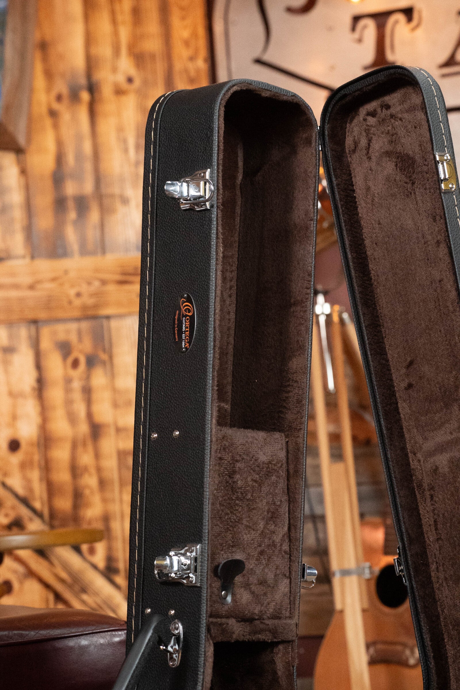 Ortega OBJCSTD Black Flat Top Banjo Hardshell Case - Image 8