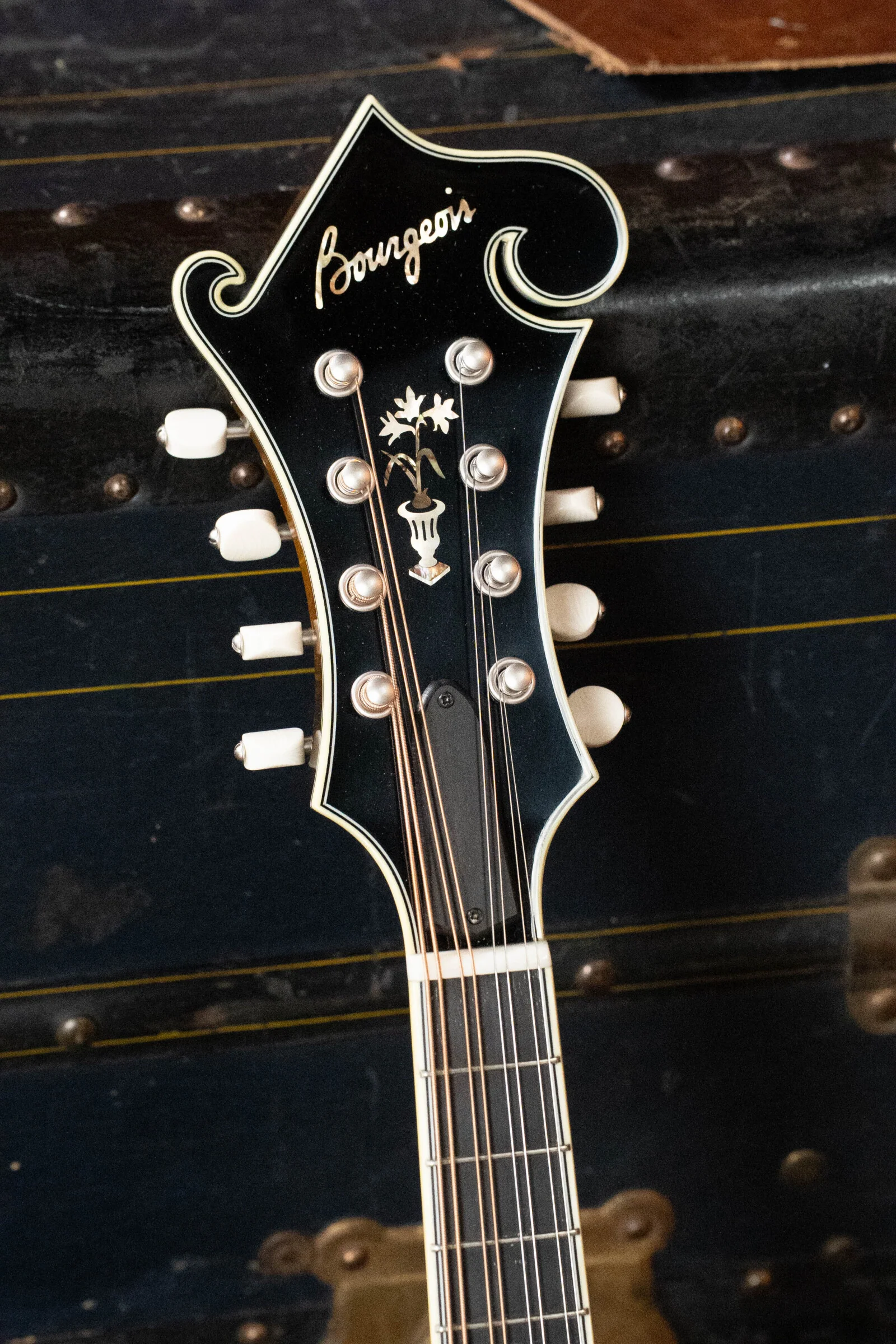 *Pre-Order 25% Deposit ONLY* Bourgeois M5-F-SB/M5-A-SB Aged-Tone Adirondack/Maple Sunburst F-Style or A-Style Mandolin - Image 4
