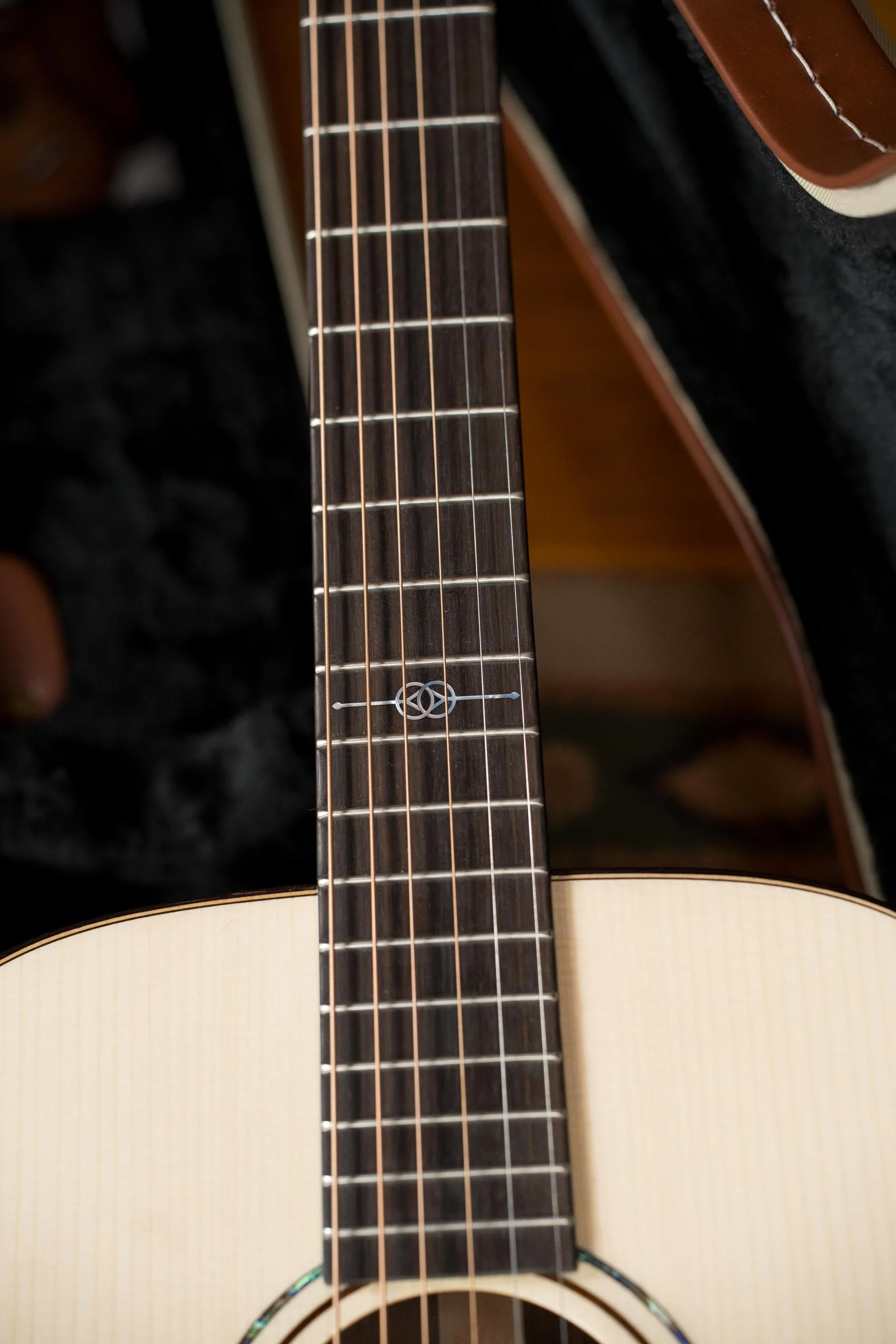 Alvarez Yairi Masterworks Series FYM77 Reserve 1 of 6 Worldwide Adirondack/Flamed Black Walnut OM Acoustic Guitar #6666 - Image 4