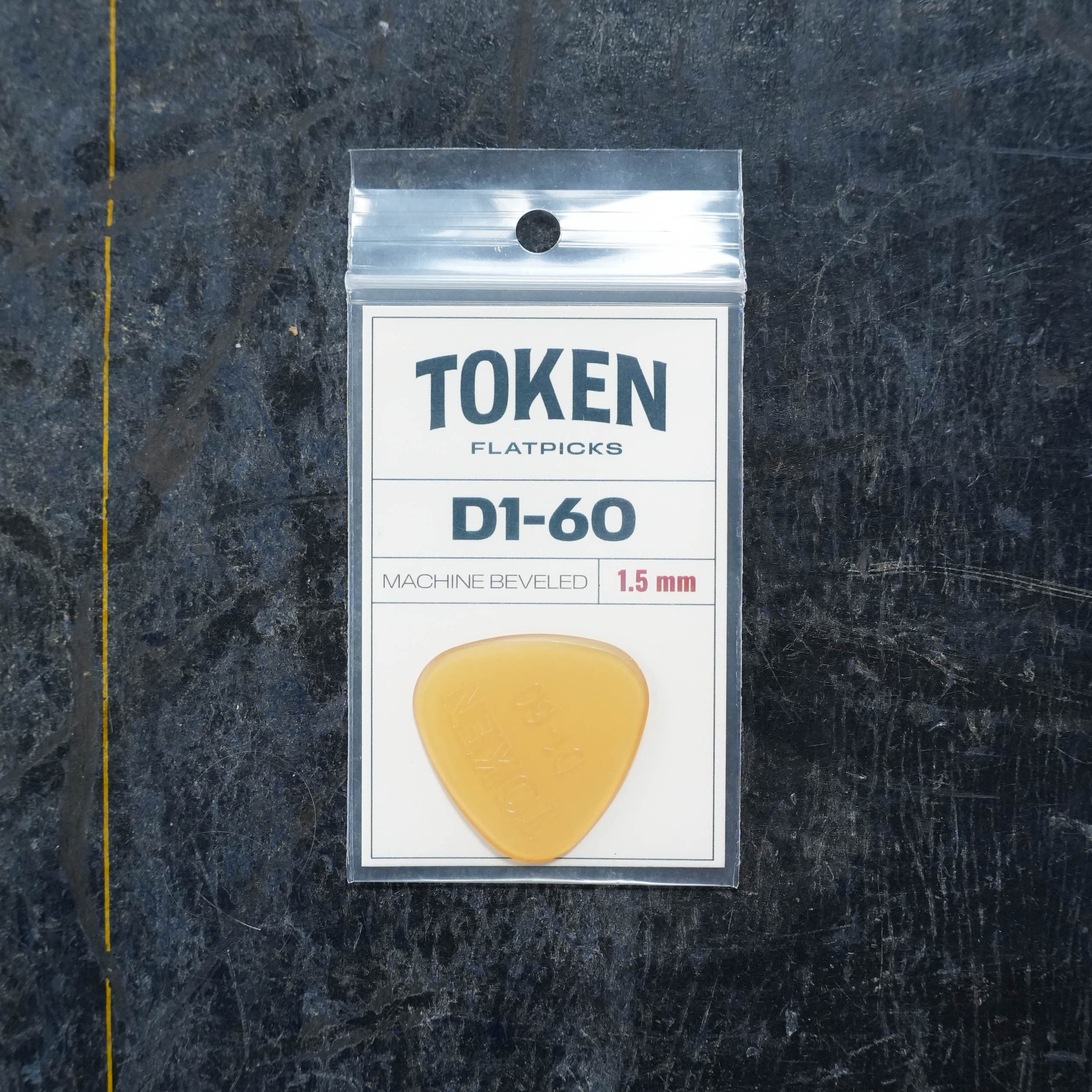 Token D1-60 AMBER Flatpick - All Round 1.52mm